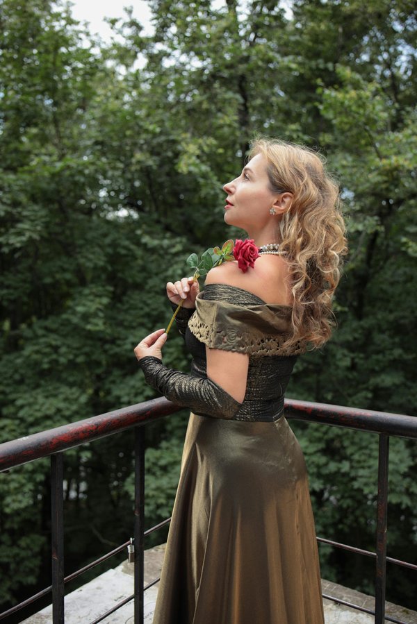 Élégance et charme : découvrez la tenue vintage femme idéale